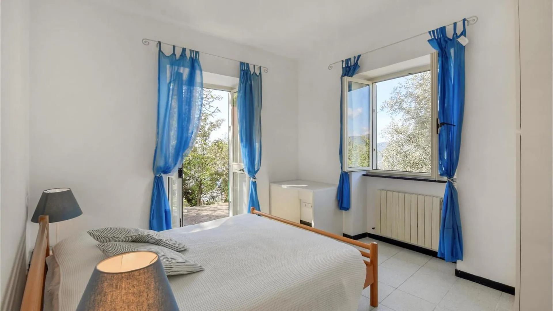 3 Bedroom Beautiful Home In Rapallo 0*,