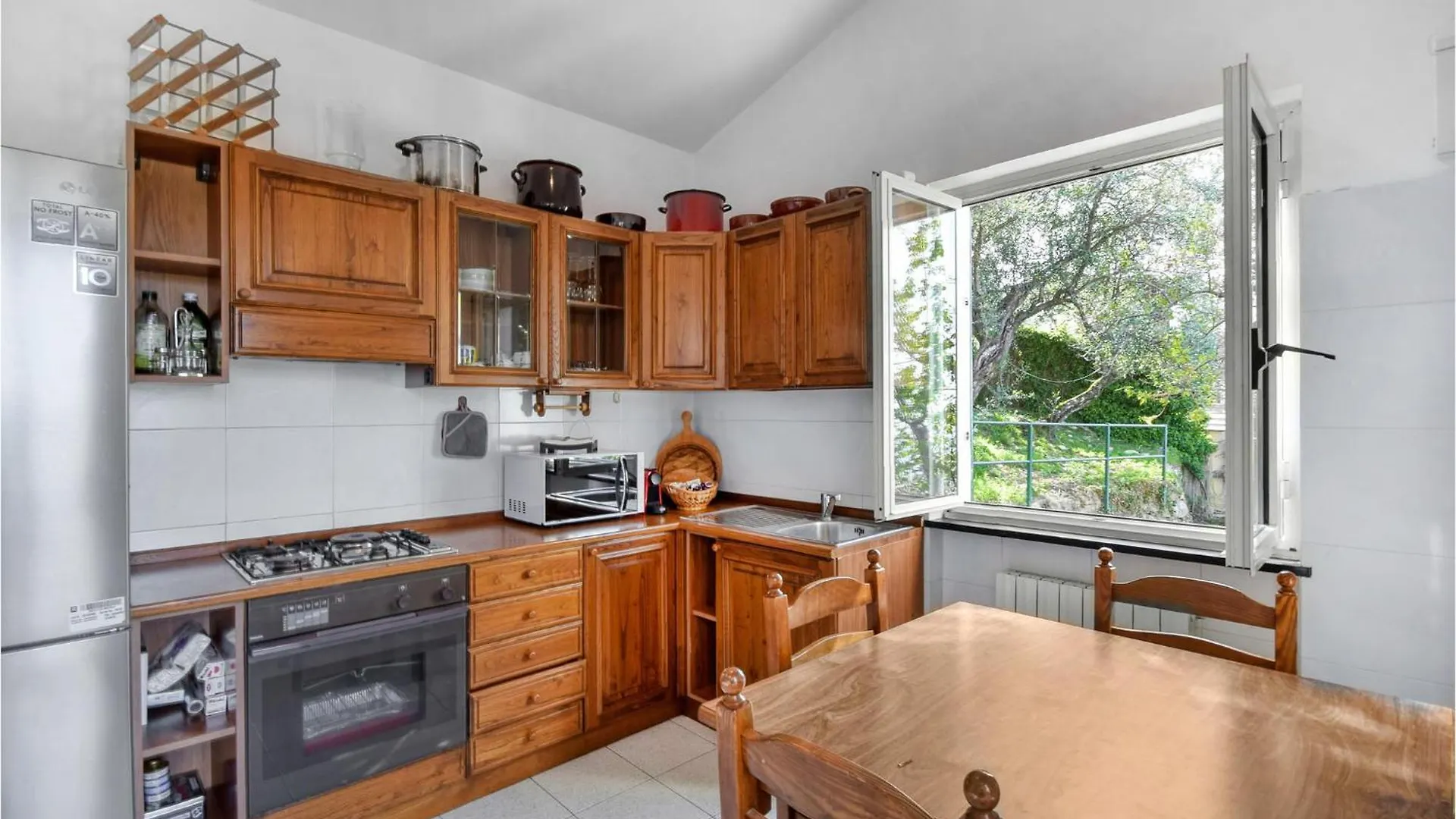 3 Bedroom Beautiful Home In Rapallo Italy