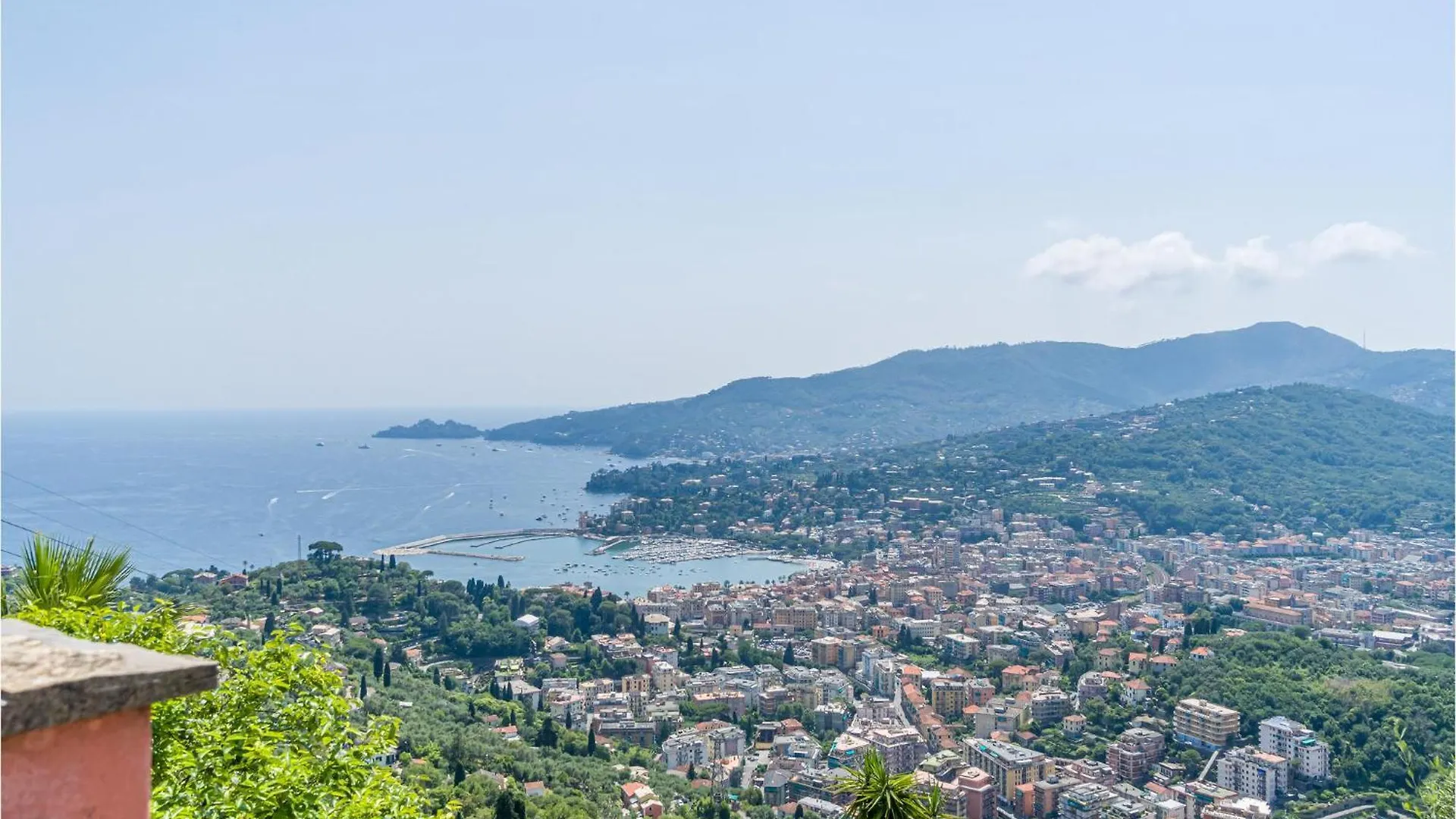 3 Bedroom Beautiful Home In Rapallo 0*,
